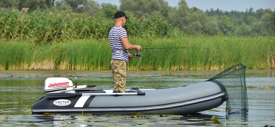 Надуваеми лодки с твърдо дъно
